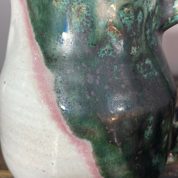 Adorable pottery price. Handmade. Gorgeous greens and pinks with a gold vein - Picture 7 of 17